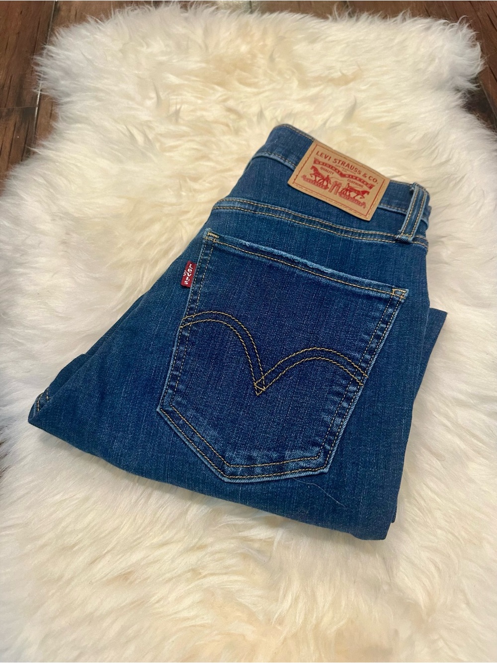 NWOT distressed skinny jeans